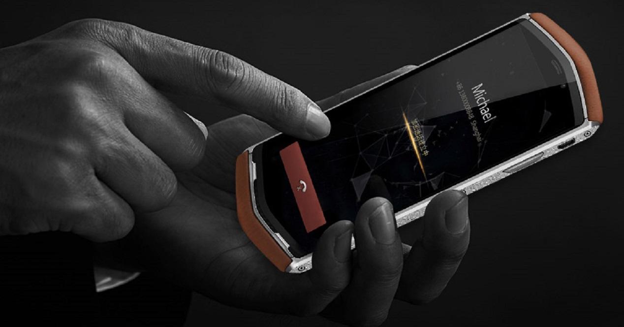 8848 M5 TITANIUM: El SMARTPHONE de LUJO con 2 PANTALLAS 2 8848 m5 titanium el smartphone de lujo con 2 pantallas
