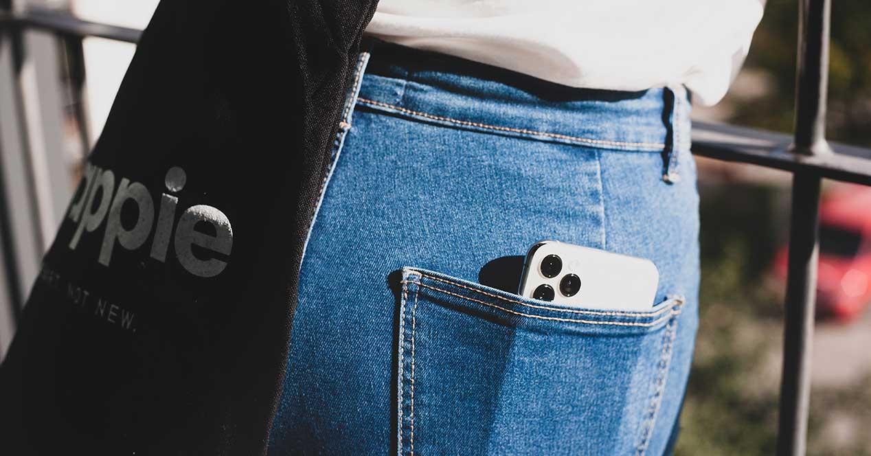 Celular Doblado: RIESGO en tu BOLSILLO Descúbrelo 2 celular doblado riesgo en tu bolsillo descubrelo