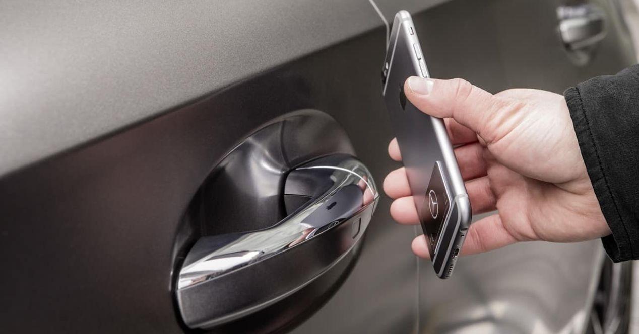 como abrir una puerta de auto con tu movil descubrelo