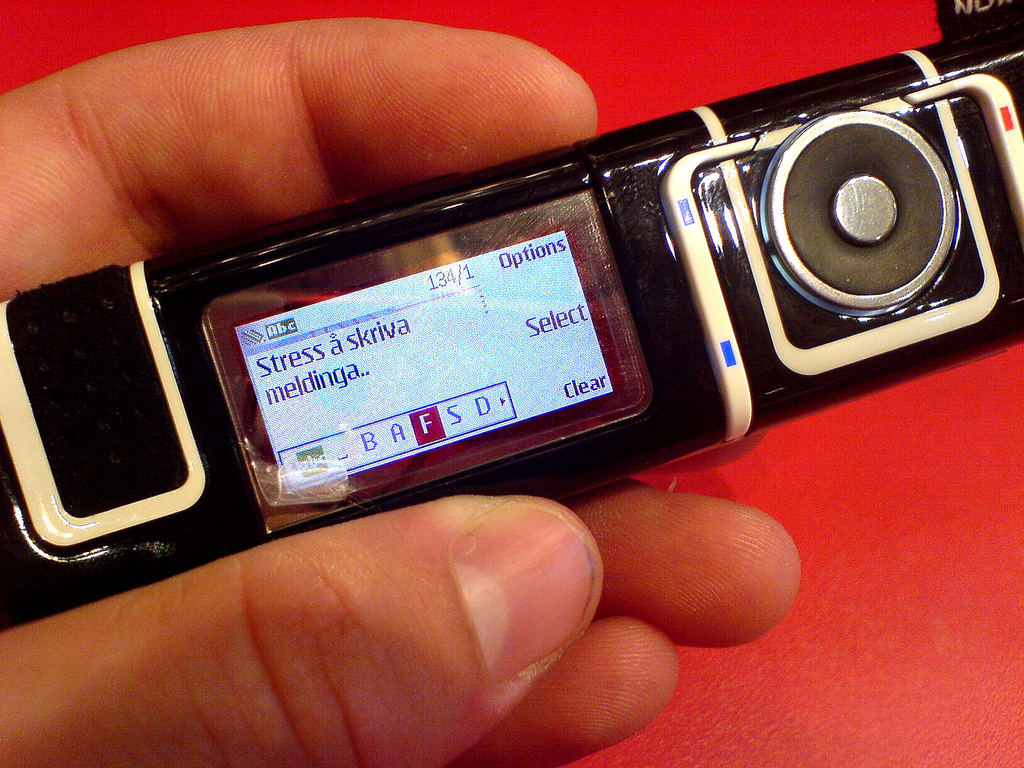 nokia 7280 que caracteristicas sorprendentes tiene