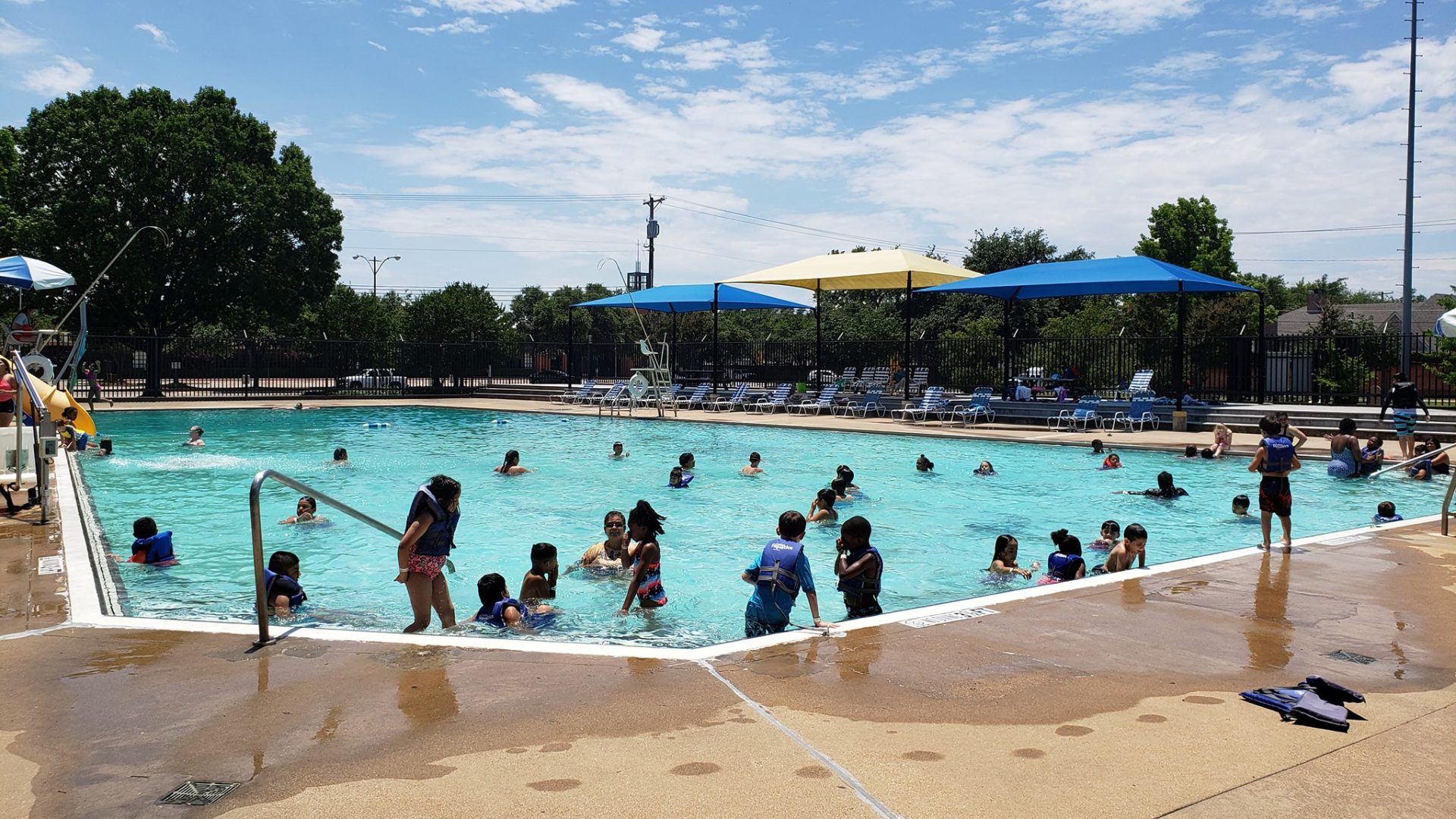 Piscinas CERCA DE MÍ: ¡Descubre las MÁS ABIERTAS! 2 piscinas cerca de mi descubre las mas abiertas